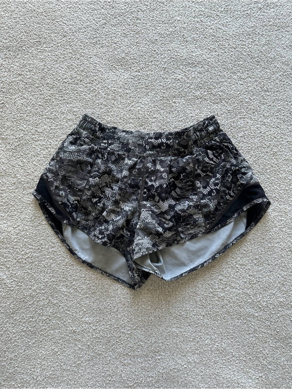 Lululemon Hotty Hot Short 2.5"